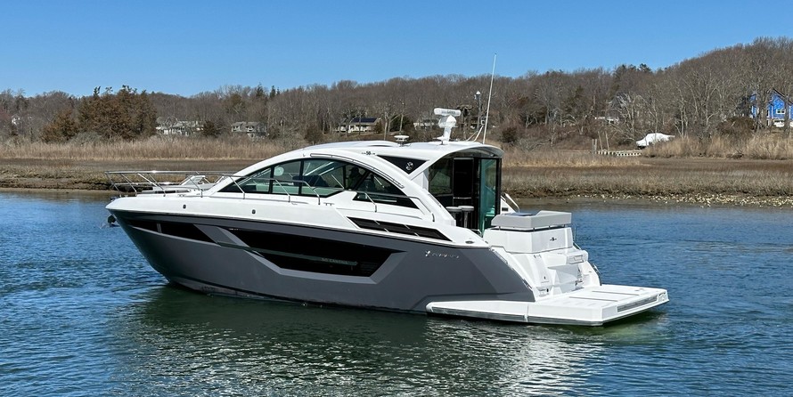 Cruisers Yachts 50 Cantius