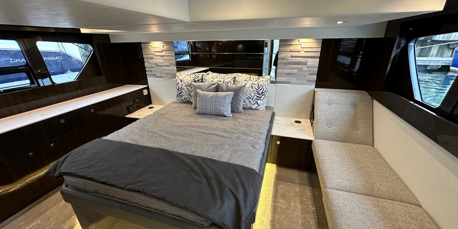 Cruisers Yachts 50 Cantius