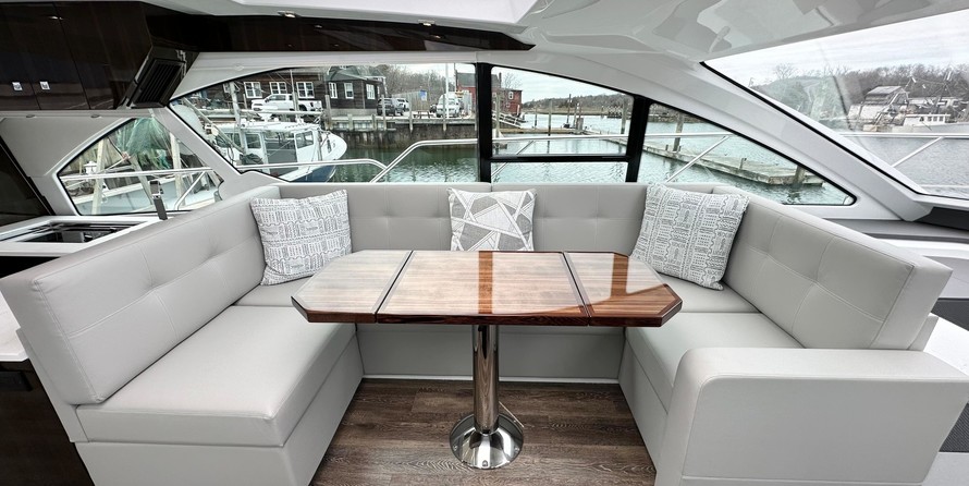 Cruisers Yachts 50 Cantius