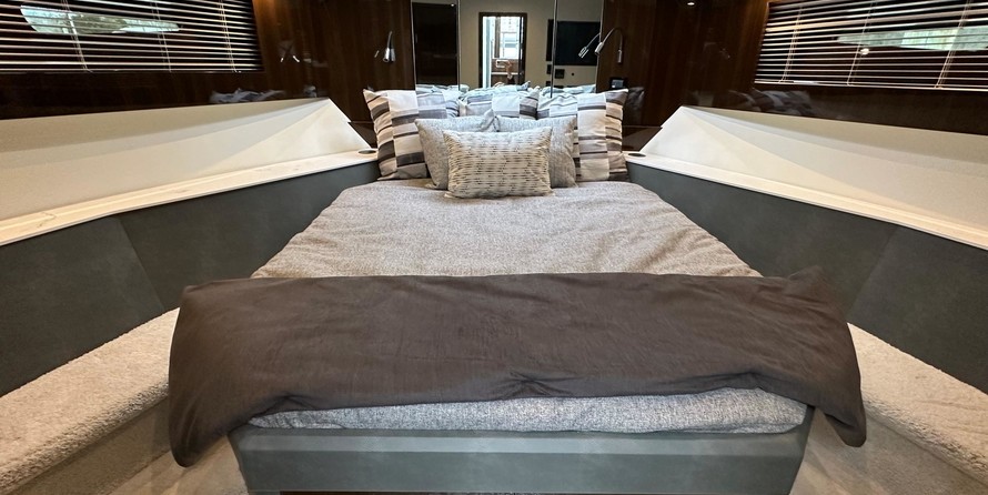 Cruisers Yachts 50 Cantius