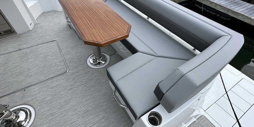 Cruisers Yachts 50 Cantius