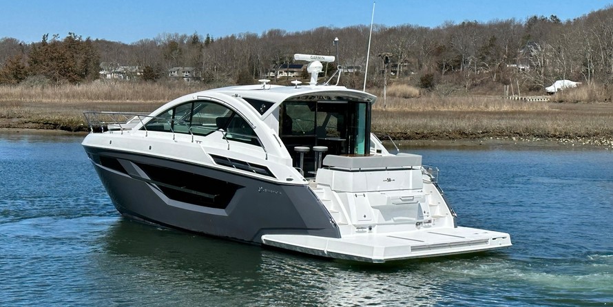 Cruisers Yachts 50 Cantius