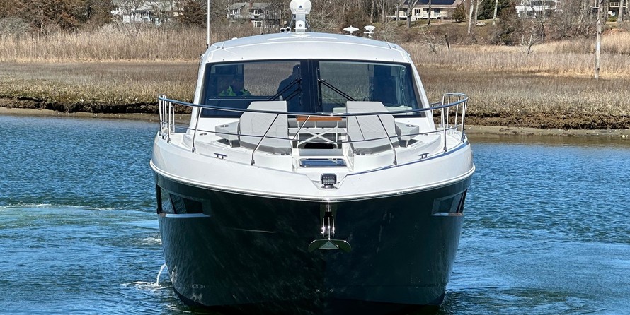 Cruisers Yachts 50 Cantius