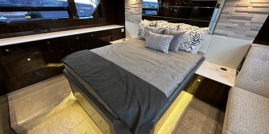 Cruisers Yachts 50 Cantius