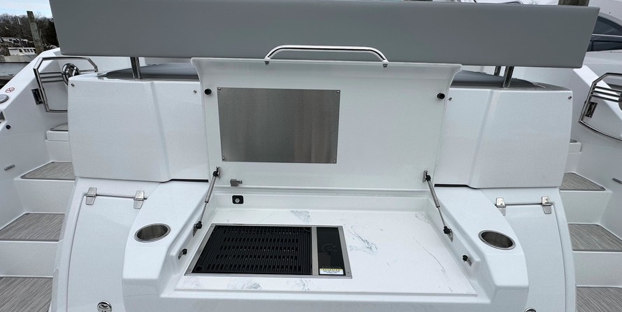 Cruisers Yachts 50 Cantius