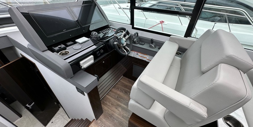 Cruisers Yachts 50 Cantius