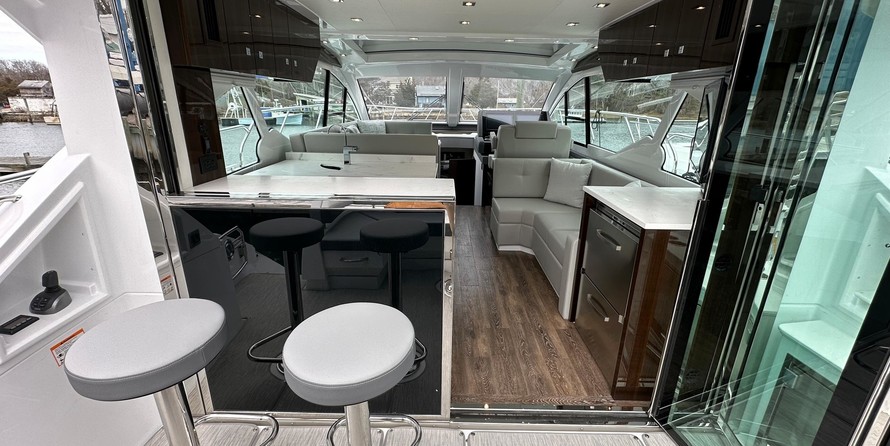 Cruisers Yachts 50 Cantius