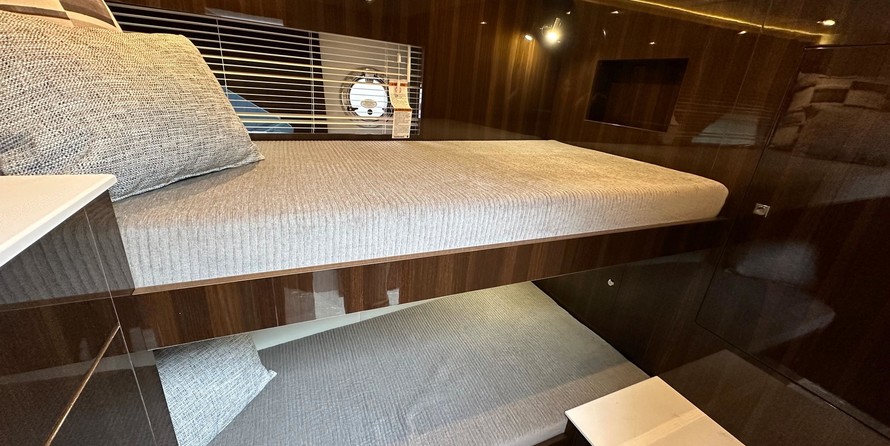 Cruisers Yachts 50 Cantius