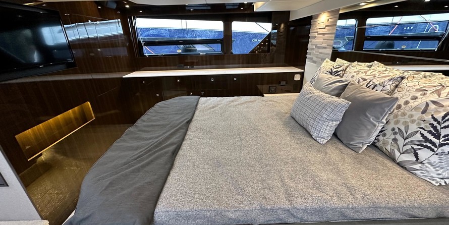 Cruisers Yachts 50 Cantius