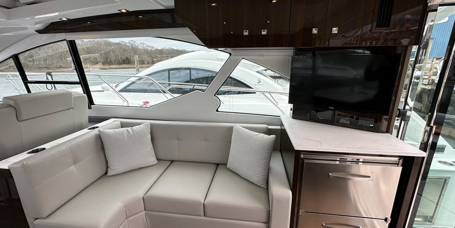 Cruisers Yachts 50 Cantius