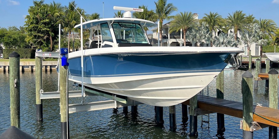 Boston Whaler 380 Outrage