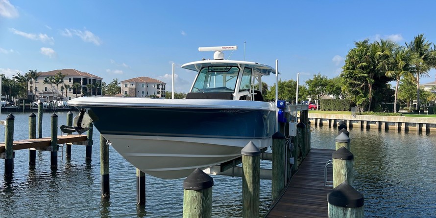 Boston Whaler 380 Outrage