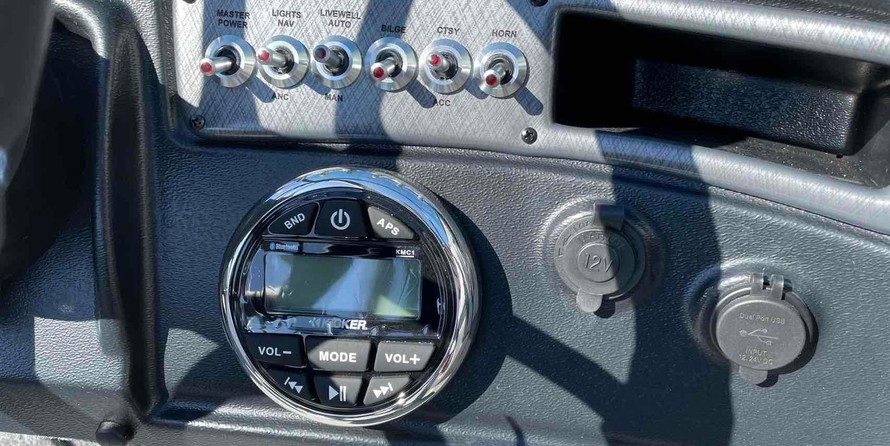 Lund Boats 1875 Crossover XS