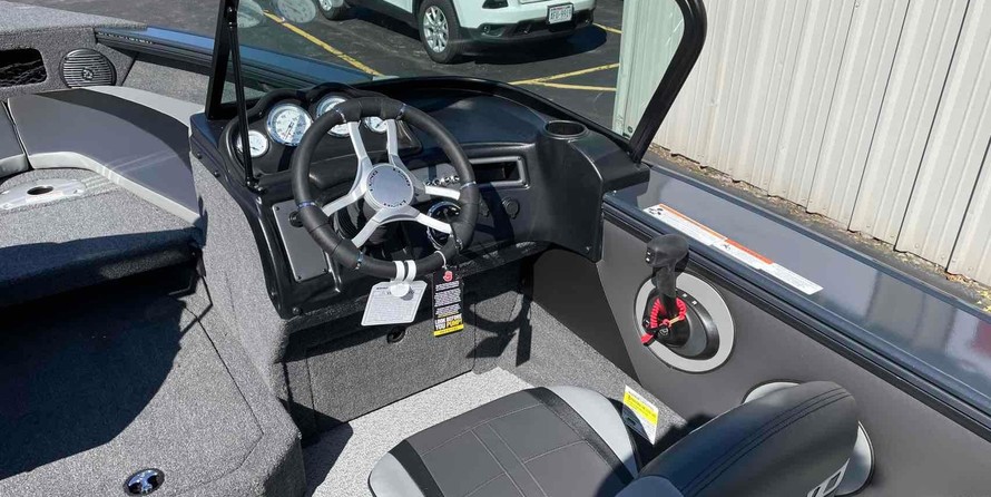 Lund Boats 1875 Crossover XS