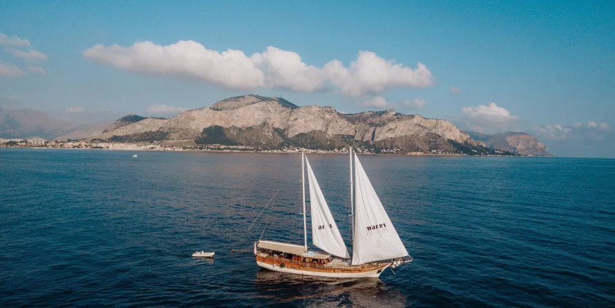 Motor sailor mauritius 43