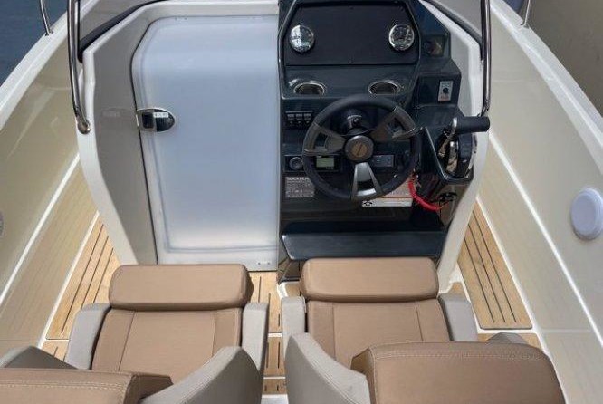 Quicksilver Activ 675 Open