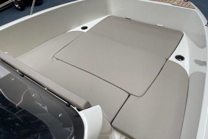 Quicksilver Activ 675 Open