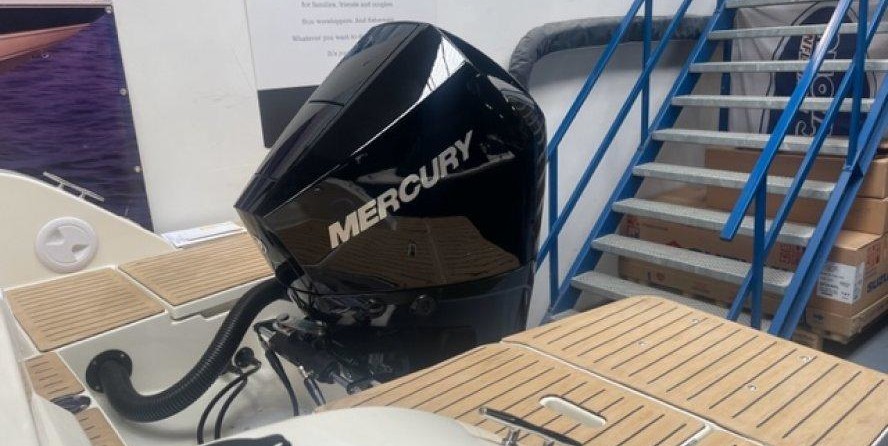 Quicksilver Activ 675 Open