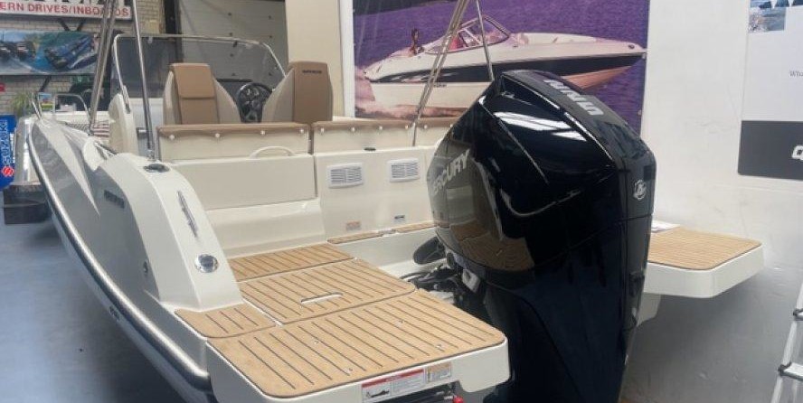 Quicksilver Activ 675 Open