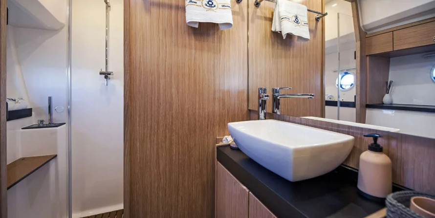 Bavaria Virtess 420 Fly