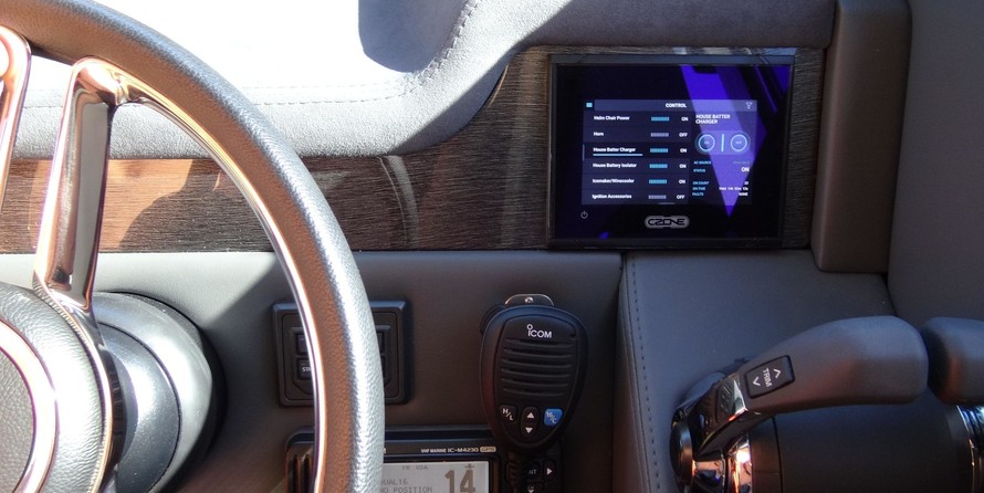 Riviera 6000 Sport Yacht