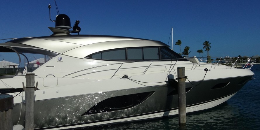Riviera 6000 Sport Yacht