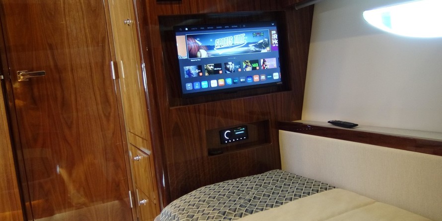 Riviera 6000 Sport Yacht