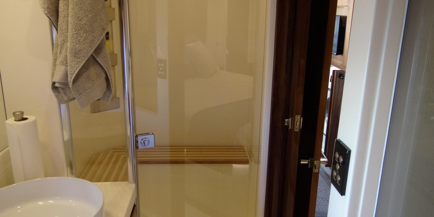 Riviera 6000 Sport Yacht