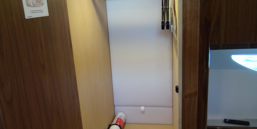 Riviera 6000 Sport Yacht