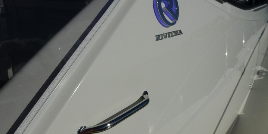 Riviera 6000 Sport Yacht