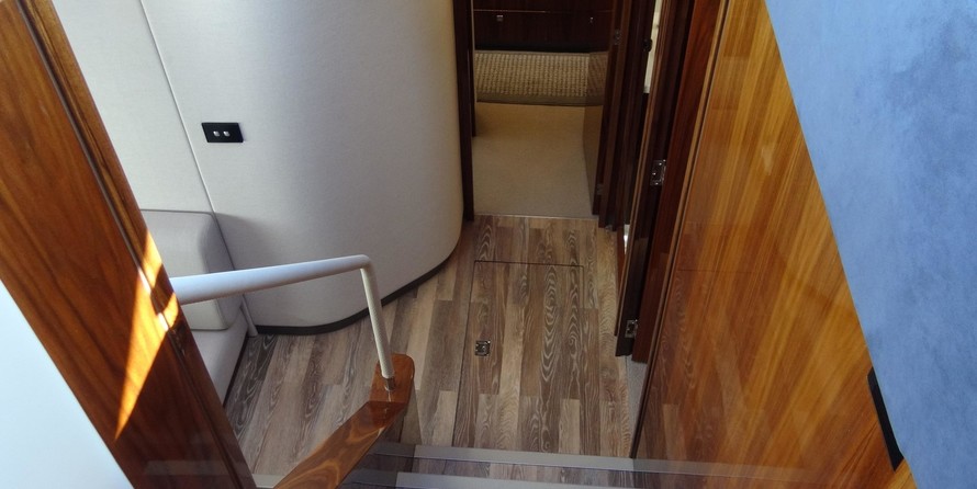 Riviera 6000 Sport Yacht