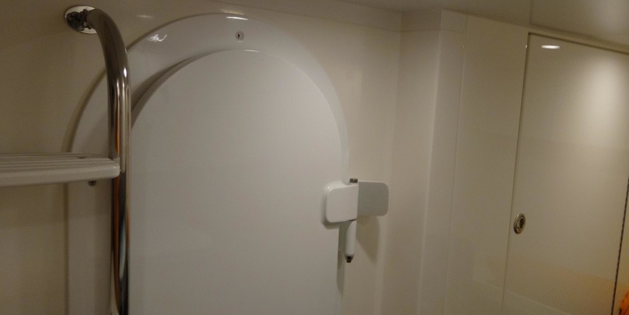 Riviera 6000 Sport Yacht