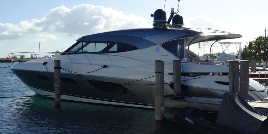 Riviera 6000 Sport Yacht