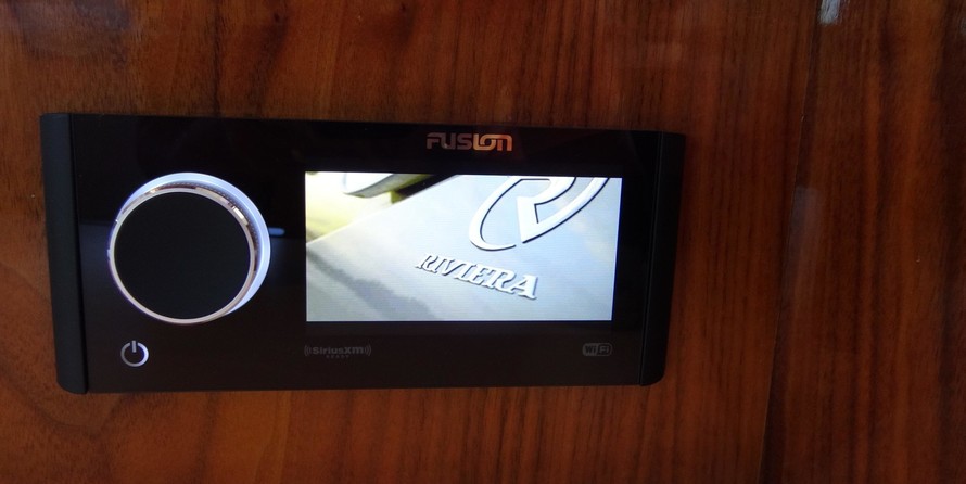 Riviera 6000 Sport Yacht