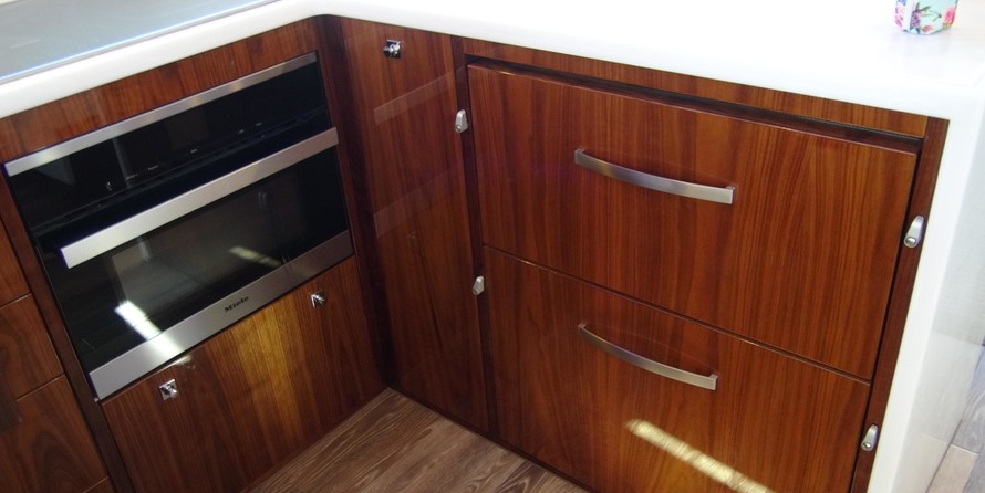 Riviera 6000 Sport Yacht