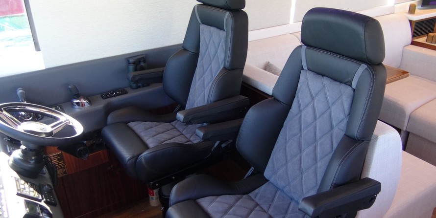 Riviera 6000 Sport Yacht