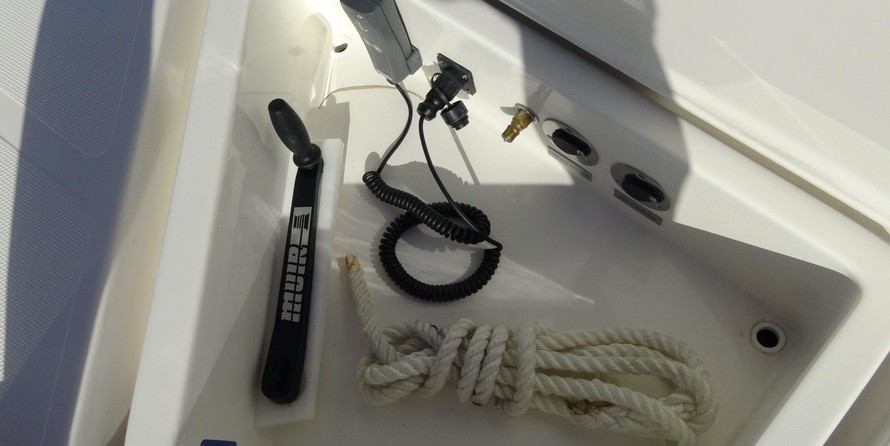 Riviera 6000 Sport Yacht