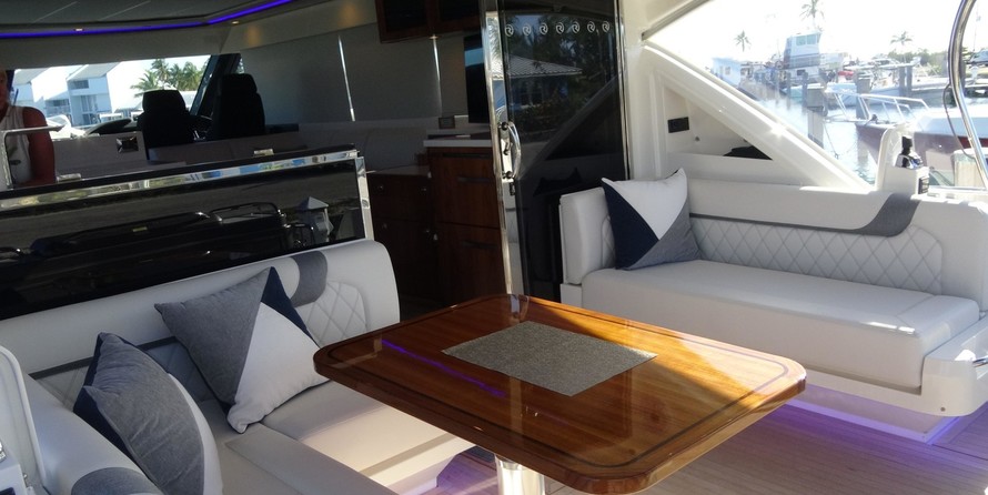 Riviera 6000 Sport Yacht