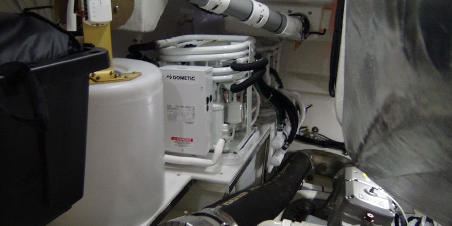 Riviera 6000 Sport Yacht