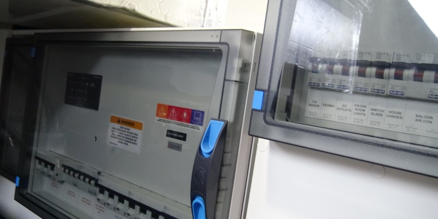 Riviera 6000 Sport Yacht