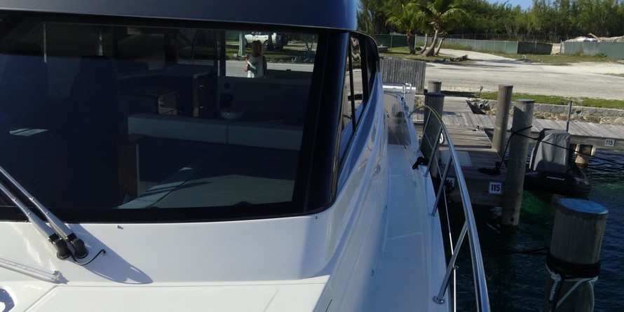 Riviera 6000 Sport Yacht