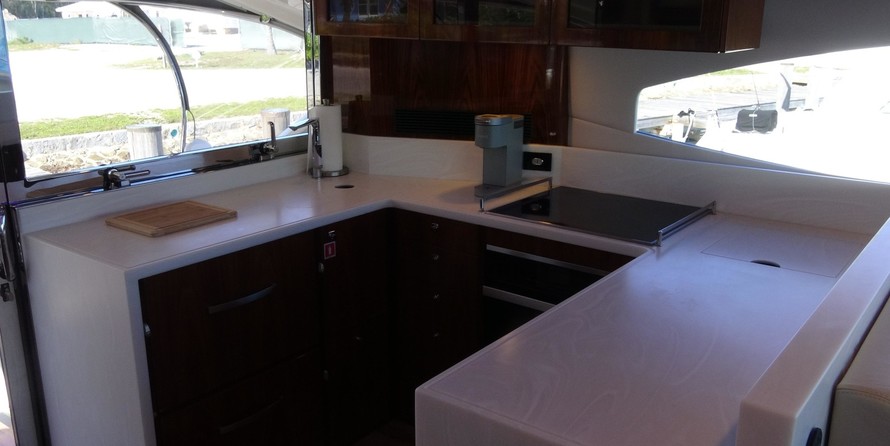 Riviera 6000 Sport Yacht