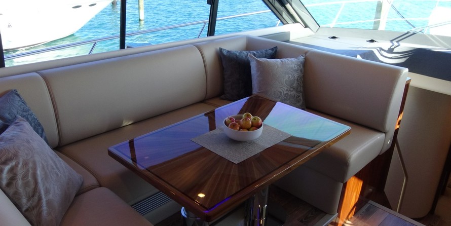 Riviera 6000 Sport Yacht