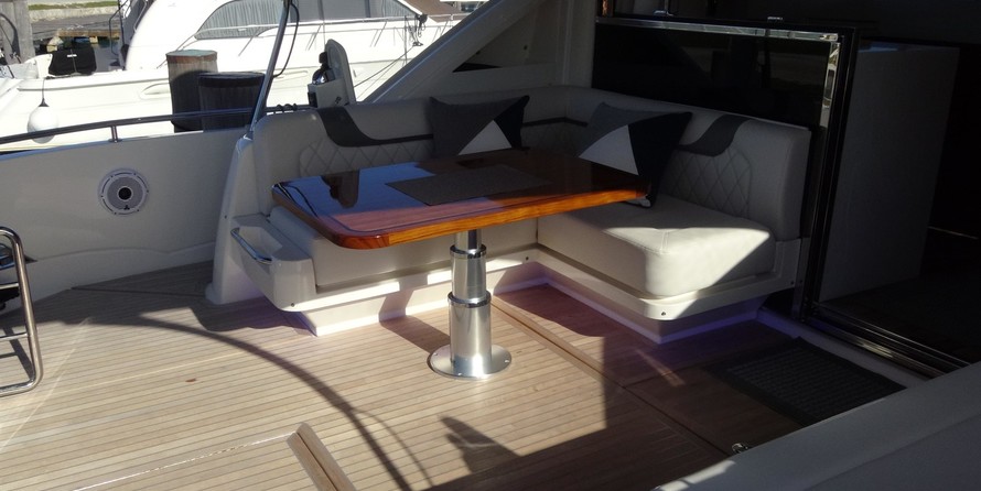 Riviera 6000 Sport Yacht