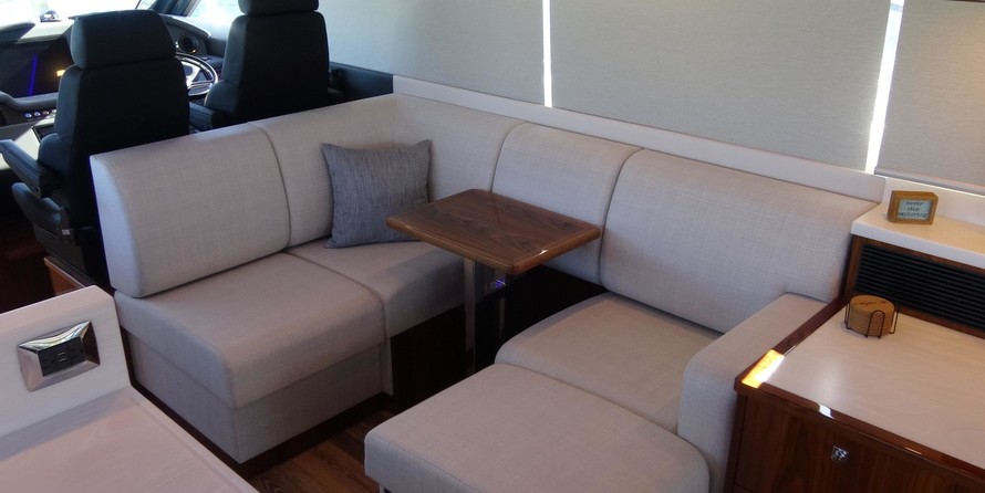 Riviera 6000 Sport Yacht