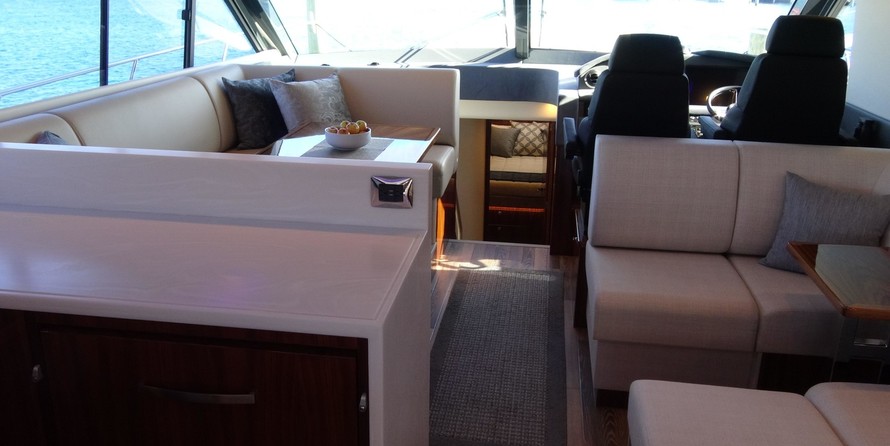 Riviera 6000 Sport Yacht