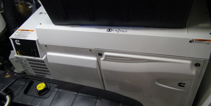 Riviera 6000 Sport Yacht