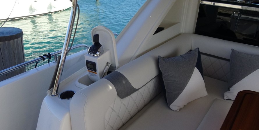 Riviera 6000 Sport Yacht