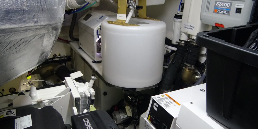 Riviera 6000 Sport Yacht