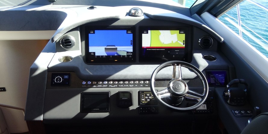 Riviera 6000 Sport Yacht